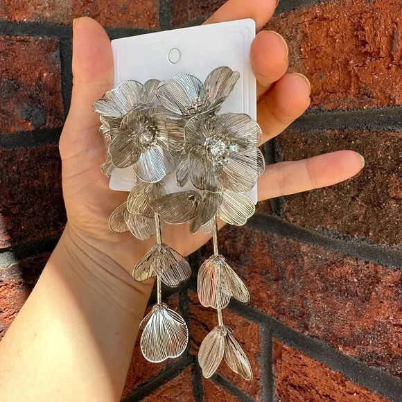 Zara Kate Middleton Famous Cascading Floral Earrings - Picture 16 of 16